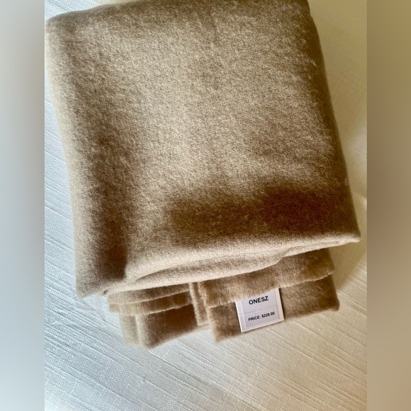 NWT Vineyard Vines Oversized camel Winter Wool Fringe Wrap Shawl Blanket Scarf - Picture 2 of 5